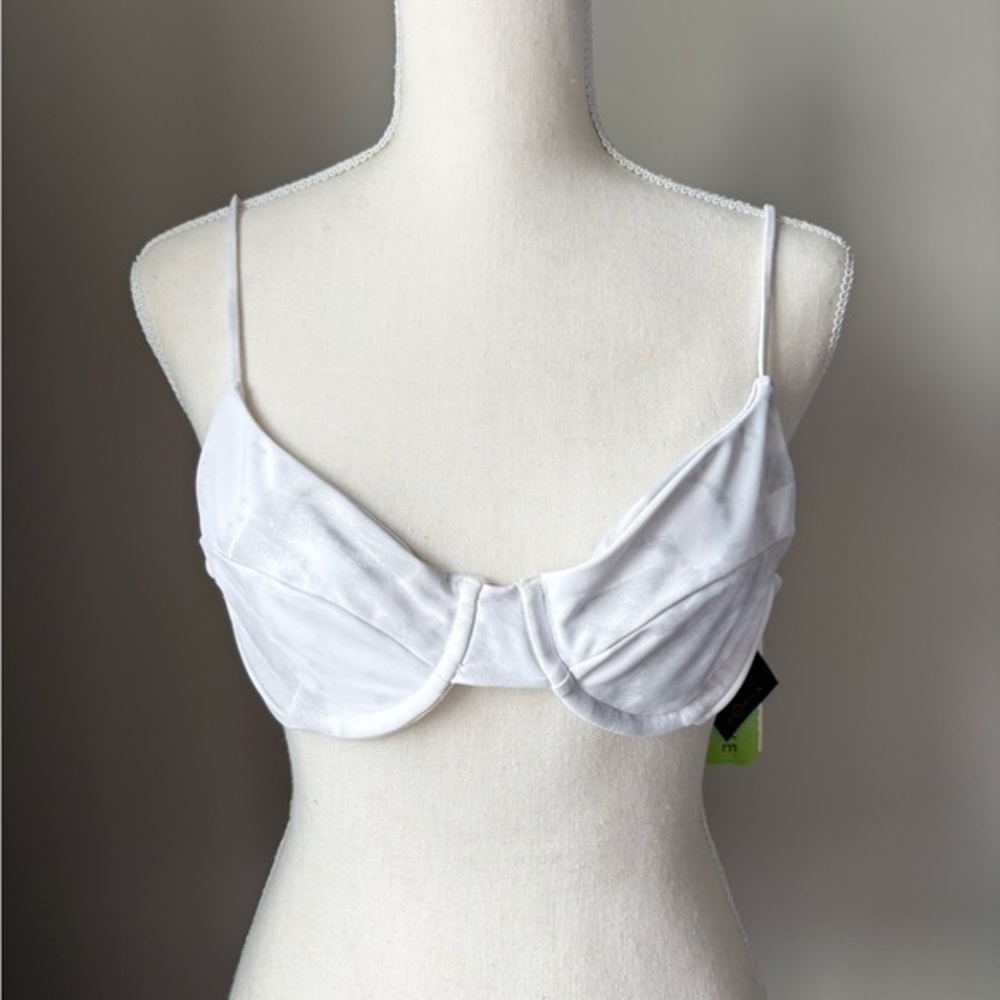Skatie Marbled White Women’s Swim Top Tie Back Adjustable Straps Size Small NWT